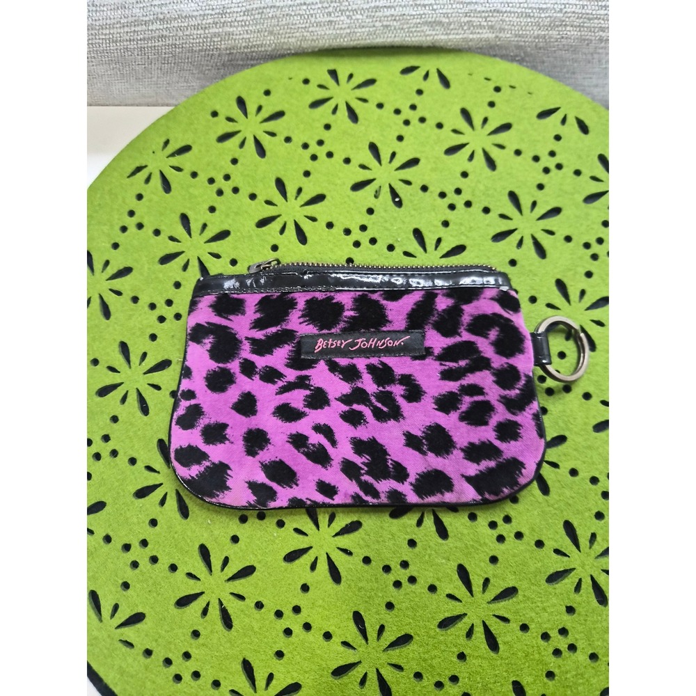 Betsey Johnson Zip Clutch Wallet Womens Magenta Pink Leopard Print Fashion